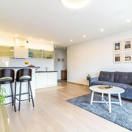 Apartment Sunny Center Apt, Covered Parking, Balcony & Self Check-in *