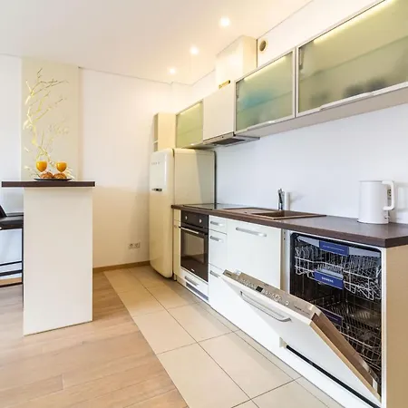 Sunny Center Apt, Covered Parking, Balcony & Self Check-in Kaunas