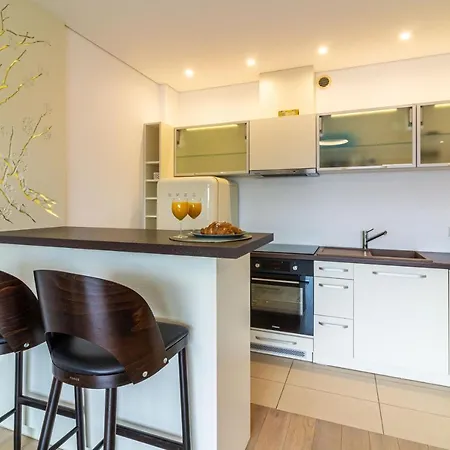 Sunny Center Apt, Covered Parking, Balcony & Self Check-in Kaunas