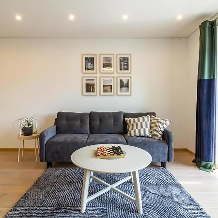 Cohost I Sunny Center Apt, Covered Parking, Balcony & Self Check-in