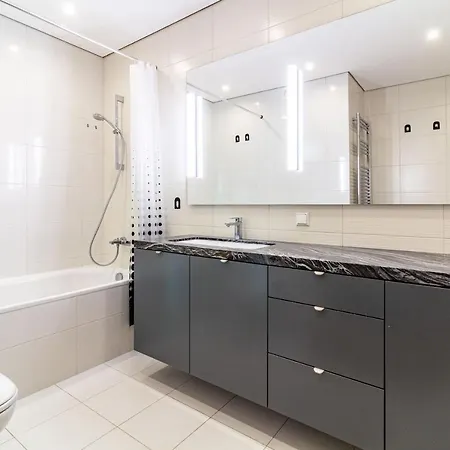 Apartment Cohost I Sunny Center Apt, Covered Parking, Balcony & Self Check-in Kaunas