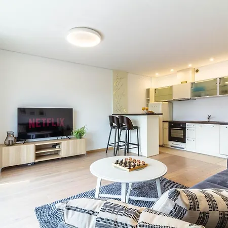 Apartment Sunny Center Apt, Covered Parking, Balcony & Self Check-in *