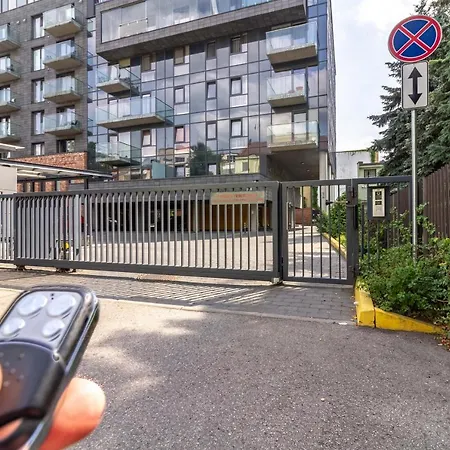 Cohost I Sunny Center Apt, Covered Parking, Balcony & Self Check-in