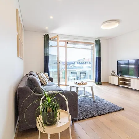 Sunny Center Apt, Covered Parking, Balcony & Self Check-in * Kaunas