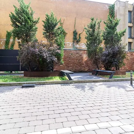 Cohost I Sunny Center Apt, Covered Parking, Balcony & Self Check-in *