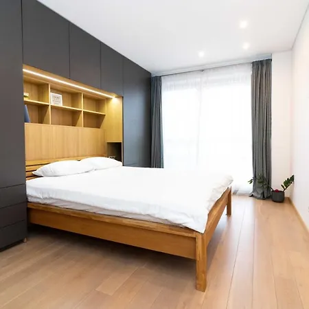 Cohost I Sunny Center Apt, Covered Parking, Balcony & Self Check-in Apartment *