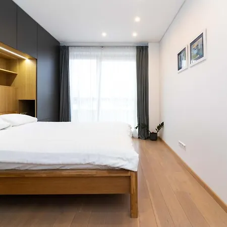 Apartment Sunny Center Apt, Covered Parking, Balcony & Self Check-in