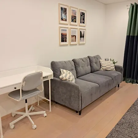 Sunny Center Apt, Covered Parking, Balcony & Self Check-in