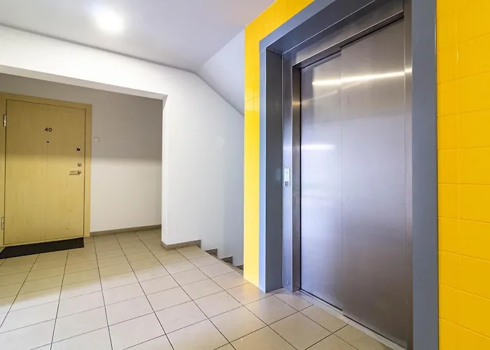 Apartmán Sunny Center Apt, Covered Parking, Balcony & Self Check-in *