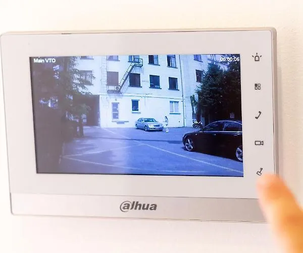 Διαμέρισμα Sunny Center Apt, Covered Parking, Balcony & Self Check-in