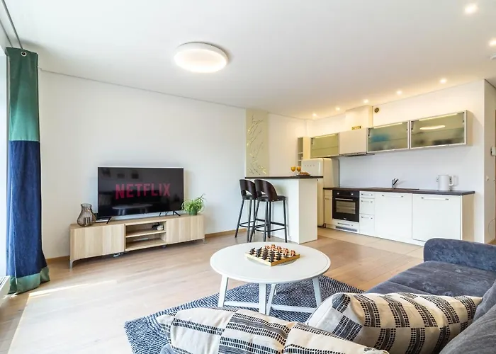 Apartmán Sunny Center Apt, Covered Parking, Balcony & Self Check-in *