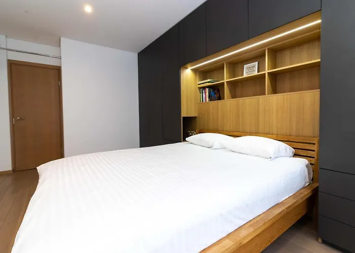 Sunny Center Apt, Covered Parking, Balcony & Self Check-in *