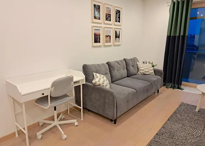 Sunny Center Apt, Covered Parking, Balcony & Self Check-in